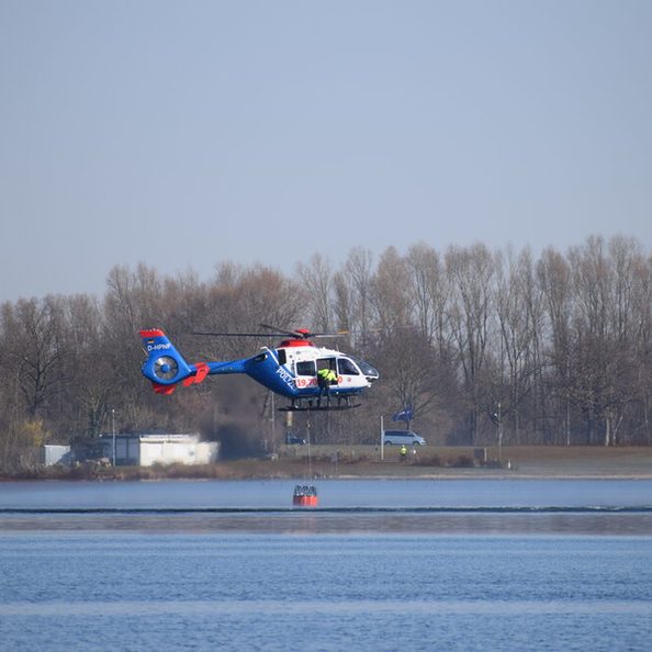 Bild eines Löschhubschraubers am Salzgittersee